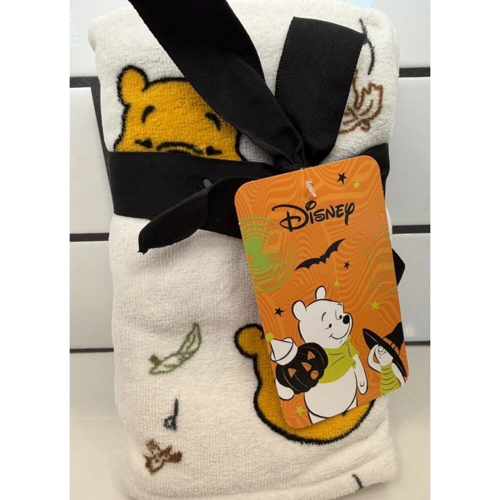 DISNEY‎ Winnie The Pooh FALL LEAVES Halloween Hand Towels Set Of 2 New!!